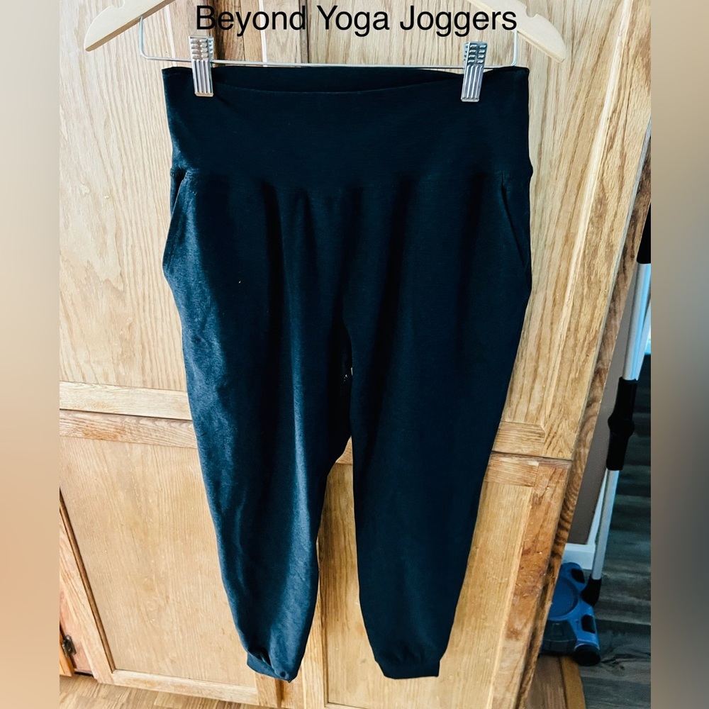 Beyond Yoga joggers